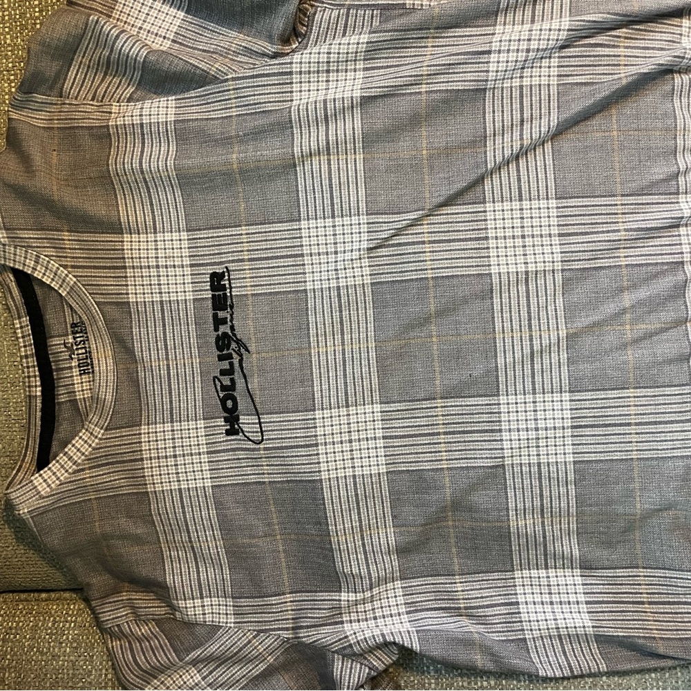 Hollister tee shirt